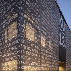 Textilfassade im Sneakerlabor, Serge Ferrari,  Ankner Buchholz Architekten, by mtextur
